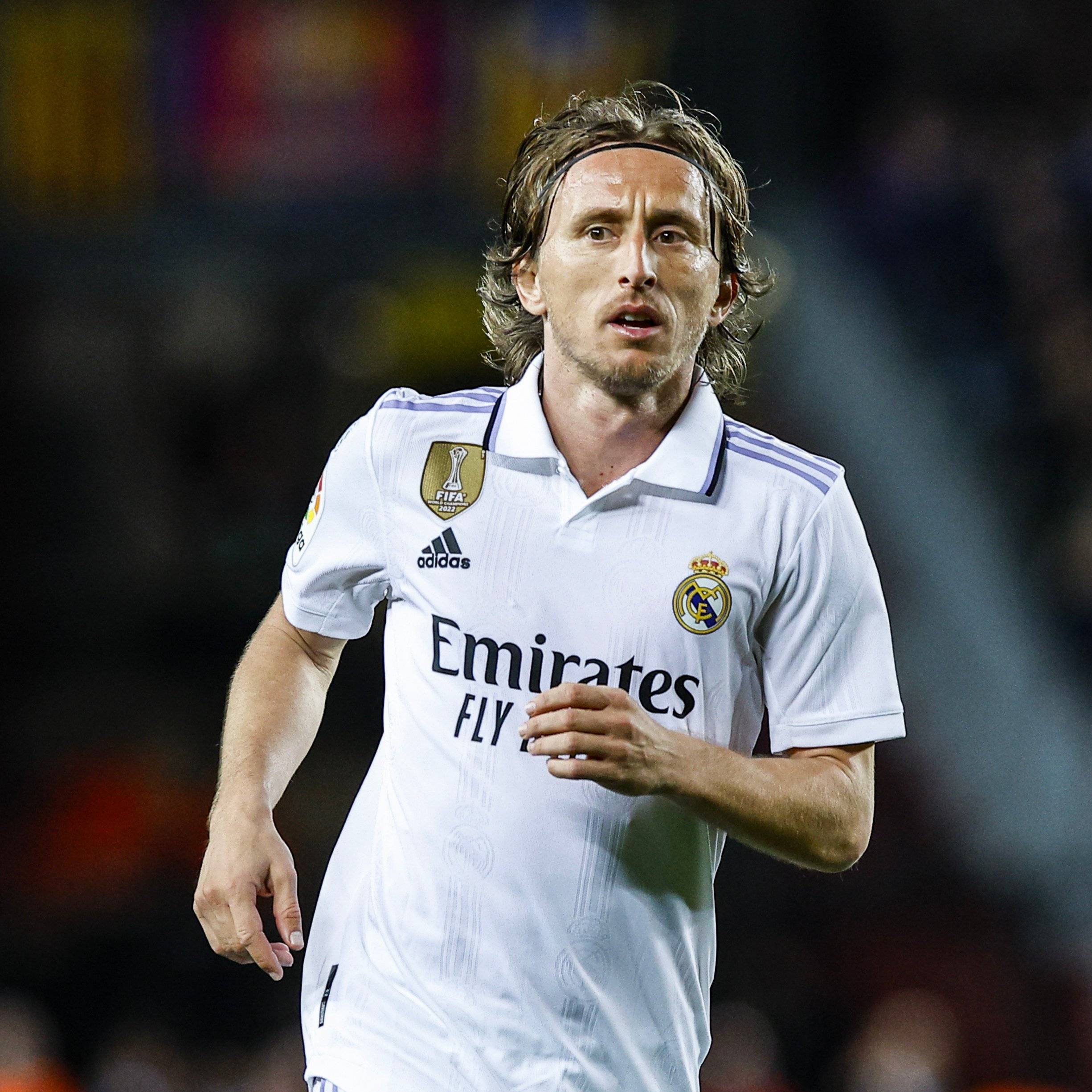 [国内足球]五球大胜 山东泰山力克青岛红狮